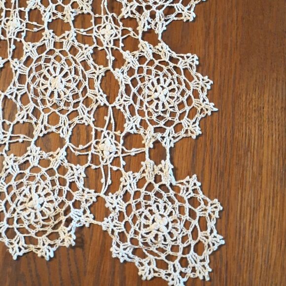 3 pc bundle of vintage ecru 34" X 16" tatted runner and 10" & 12" doilys - Picture 2 of 8